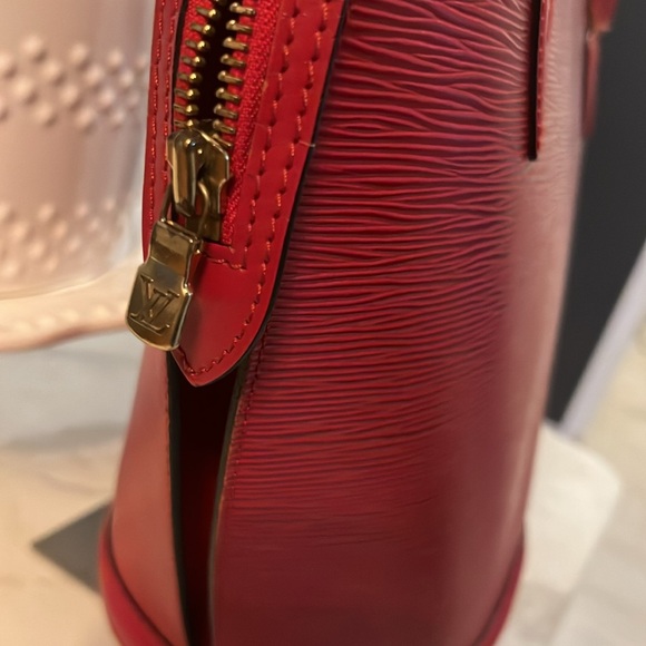 Louis Vuitton Red Epi Saint Jacques Handbag - Picture 2 of 12